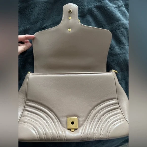 Gucci
GG Marmont Top Handle Flap Bag Matelasse
Leather - Picture 7 of 10